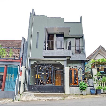 Oyo Life 90737 Losmen Aini Syariah บาตู ภายนอก รูปภาพ