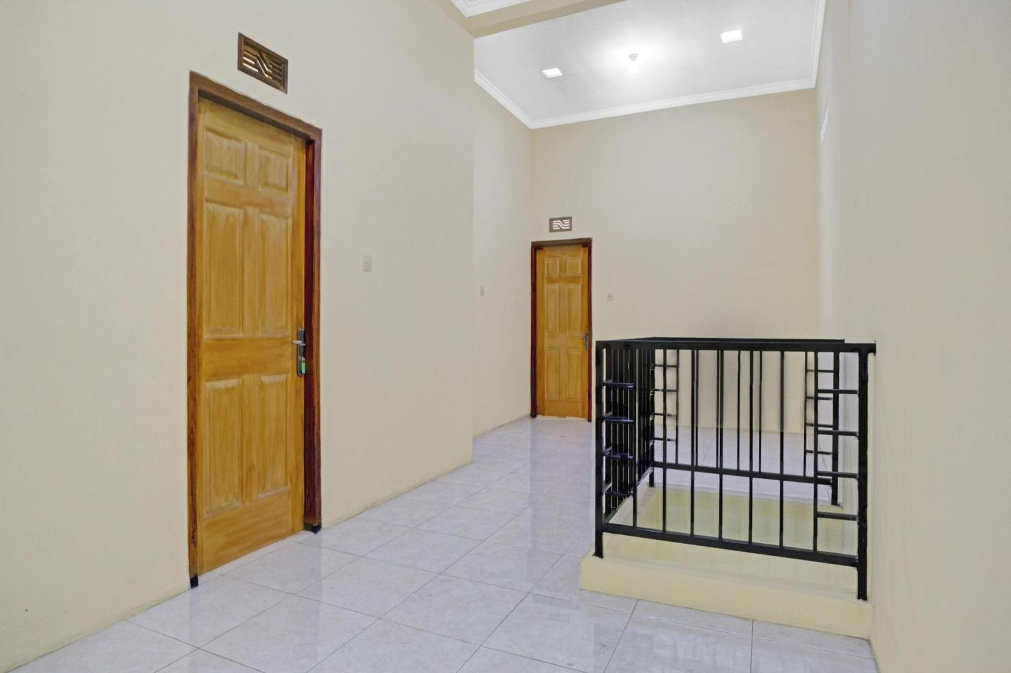 Oyo Life 90737 Losmen Aini Syariah บาตู ภายนอก รูปภาพ